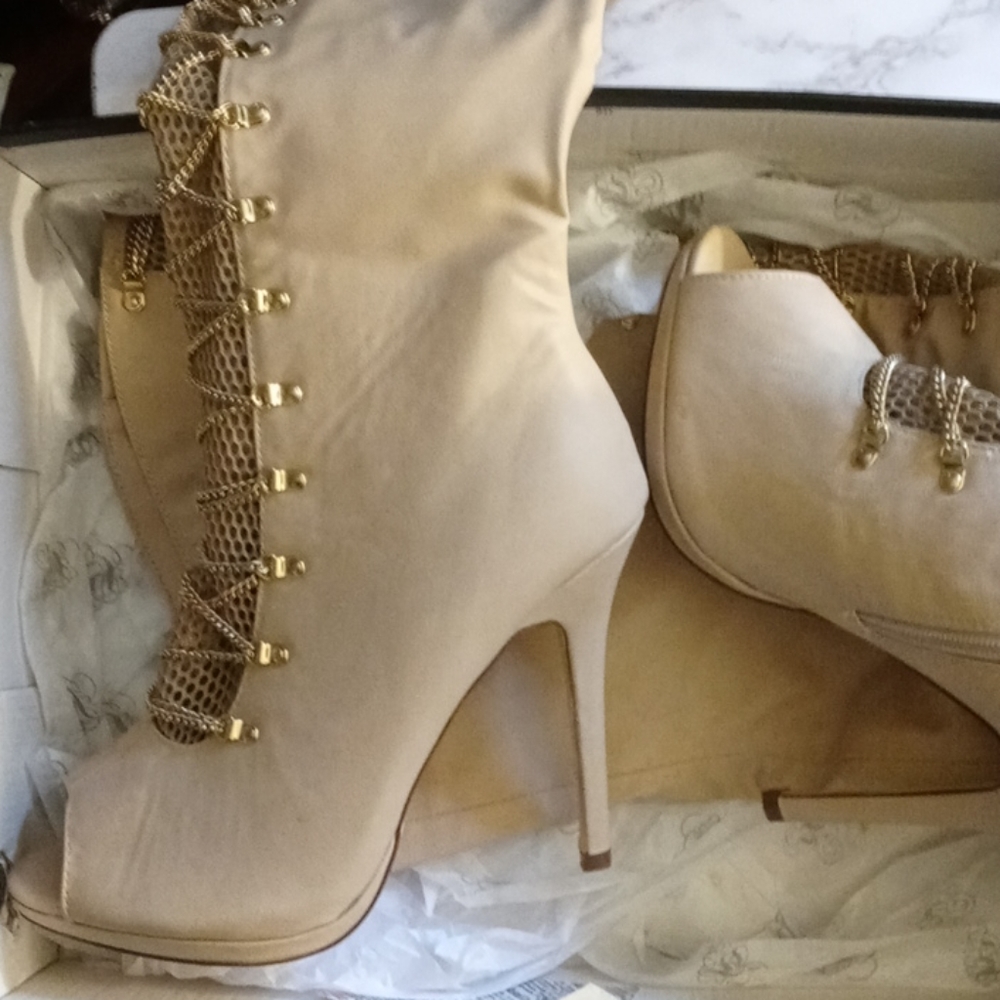 Boots - Picture 2 of 5